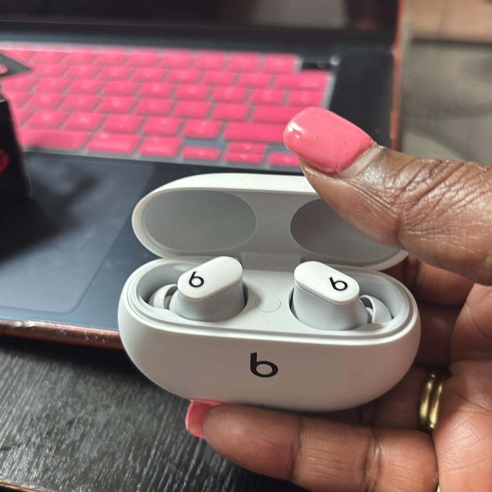 Beats by Dre Studio Buds - Red, White or Black - Picture 10 of 13